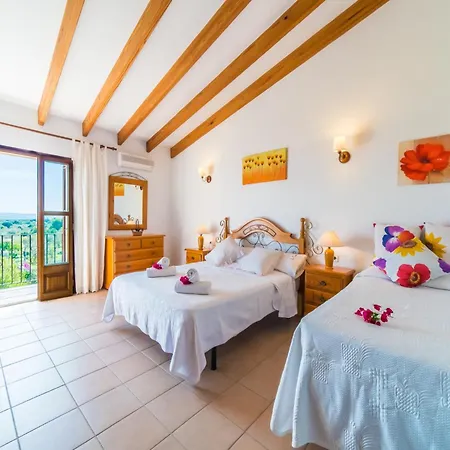 Semesterbostad Charming Finca, 500m From